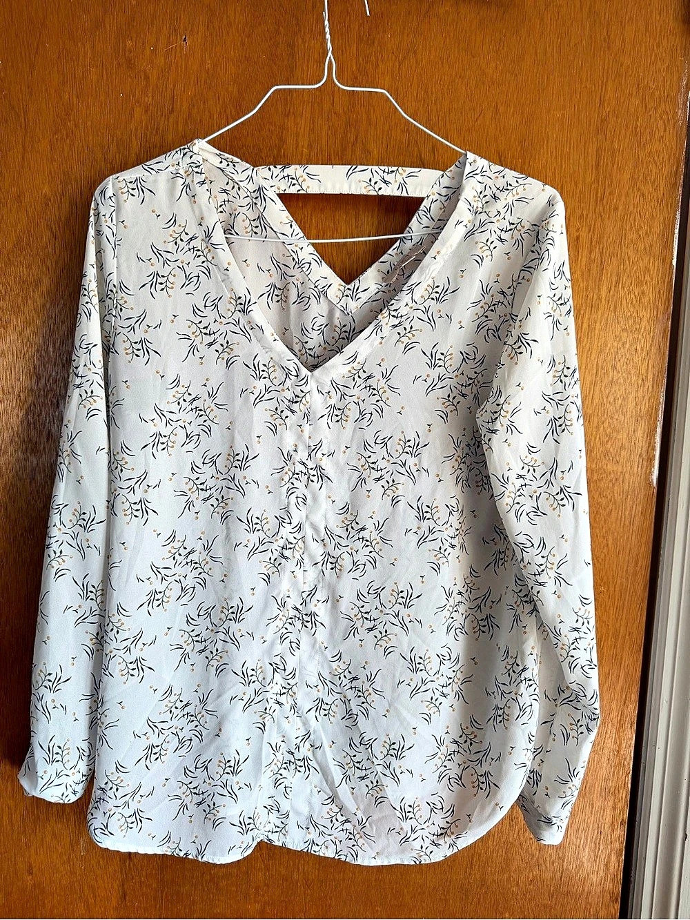 LOFT Floral Blouse in White & Blue Size Small Like New